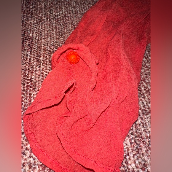 URU red delicate silk tiered long sleeve blouse with button detail size small - Picture 3 of 12